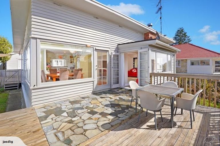 Photo of property in 135a Mokoia Road, Birkenhead, Auckland, 0626