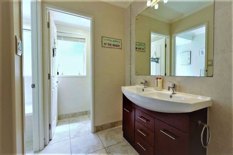 Photo of property in 35 Bayview Park Lane, Orewa, 0931