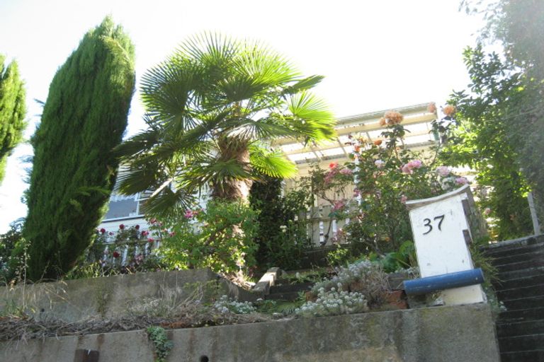 Photo of property in 37 Hawkhurst Road, Lyttelton, 8082