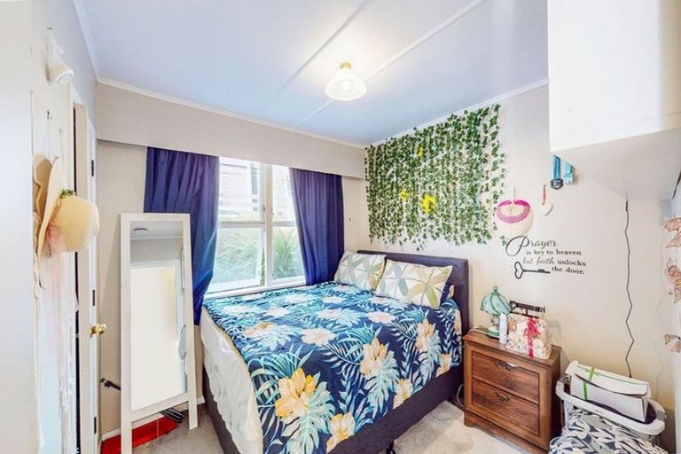 Photo of property in 12 Baylands Drive, Newlands, Wellington, 6037