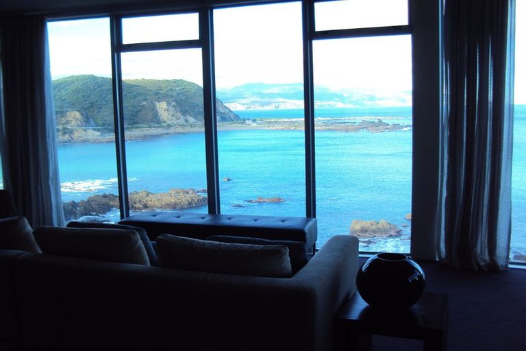 Photo of property in 114 The Esplanade, Houghton Bay, Wellington, 6023