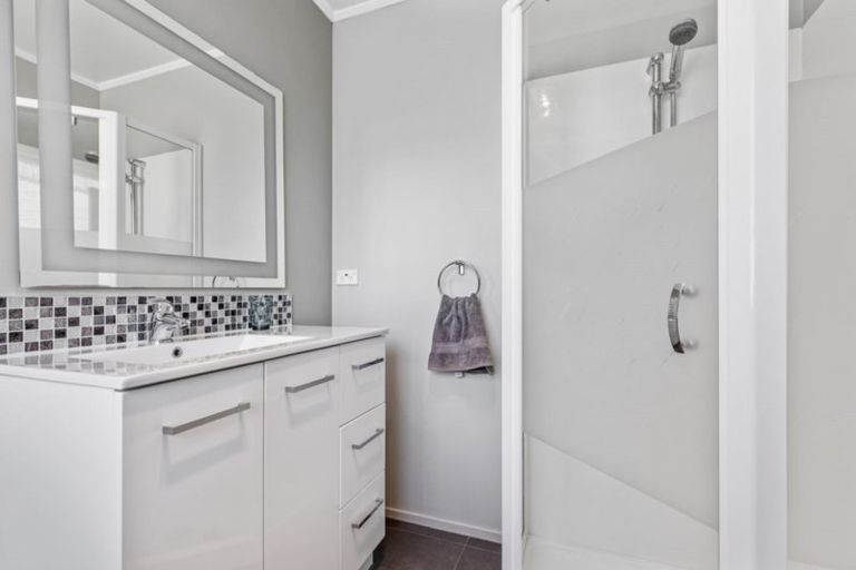 Photo of property in 25 Lipton Grove, Opaheke, Papakura, 2113