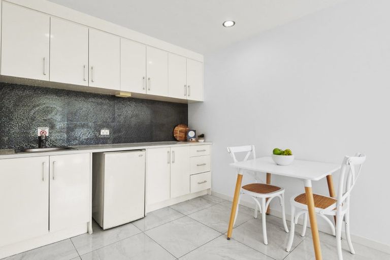 Photo of property in 21 Golden Morning Drive, Albany Heights, Auckland, 0632