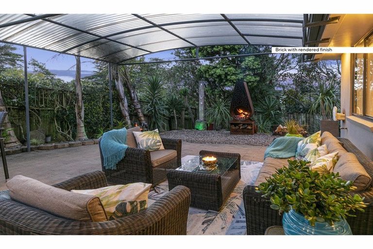 Photo of property in 17 Matija Place, Red Beach, 0932