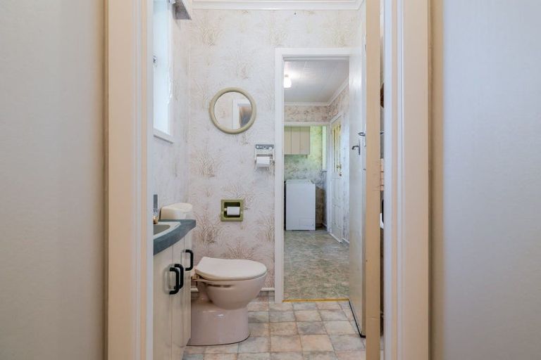 Photo of property in 38 Peters Avenue, Cloverlea, Palmerston North, 4412