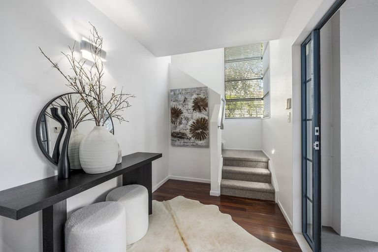 Photo of property in 1/71 Princes Street, Northcote Point, Auckland, 0627