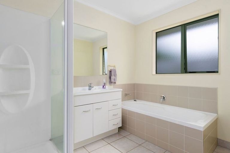 Photo of property in 14 Tauranga Place, Orewa, 0931