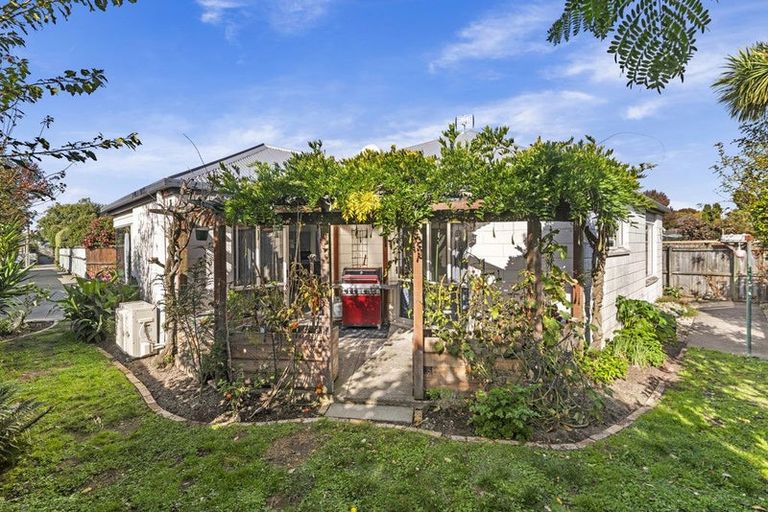 Photo of property in 2/37 Hounslow Street, Ilam, Christchurch, 8041