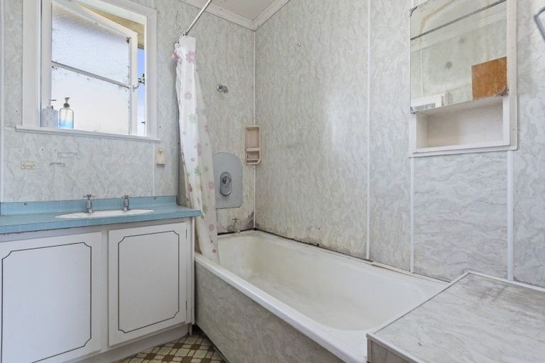 Photo of property in 22 Benmore Avenue, Cloverlea, Palmerston North, 4412