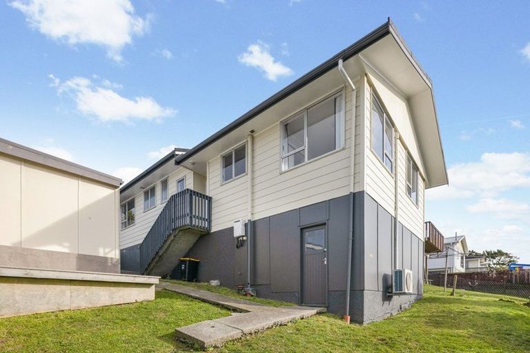 Photo of property in 63 Ruskin Road, Newlands, Wellington, 6037