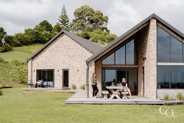 Photo of property in 42 Te Auhi Way, Welcome Bay, Tauranga, 3112