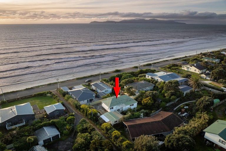 Photo of property in 77 The Parade, Paekakariki, 5034
