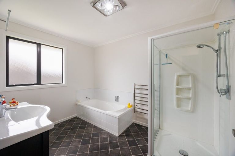 Photo of property in 11 Majestic Way, Kelvin Grove, Palmerston North, 4414