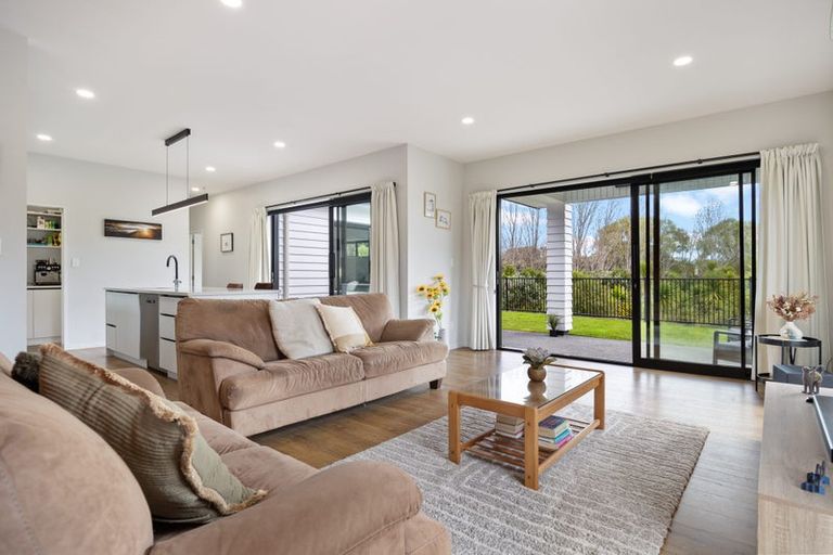 Photo of property in 23 Vogwill Road, Kumeu, 0810