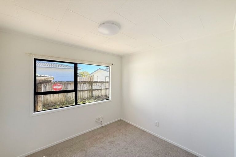Photo of property in 21 Silverstone Place, Henderson, Auckland, 0612
