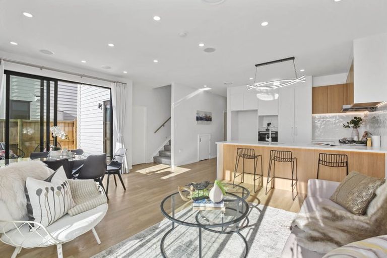 Photo of property in 14b Galsworthy Place, Bucklands Beach, Auckland, 2014