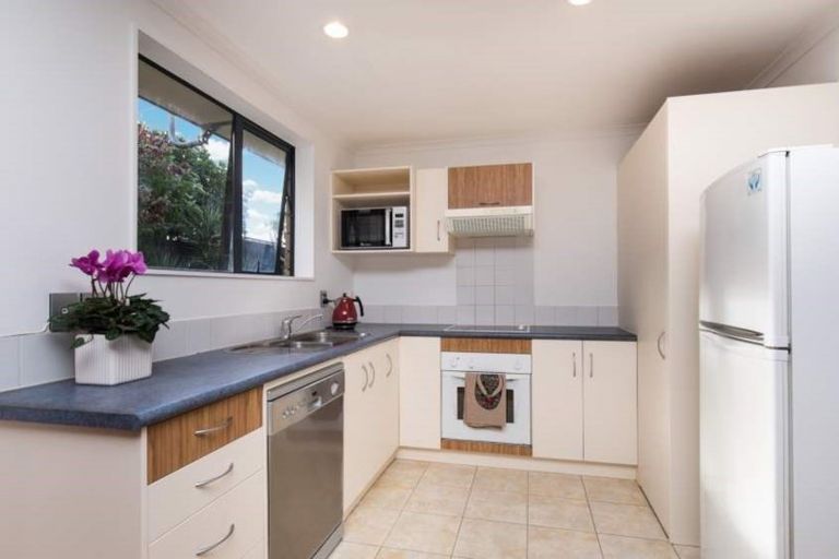 Photo of property in 5 Marblewood Grove, Pukekohe, 2120