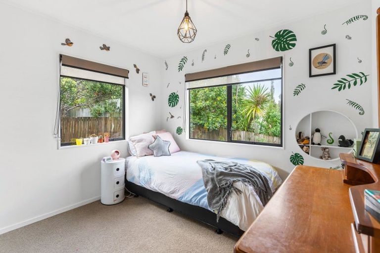 Photo of property in 1/19 Drome View Place, Beach Haven, Auckland, 0626