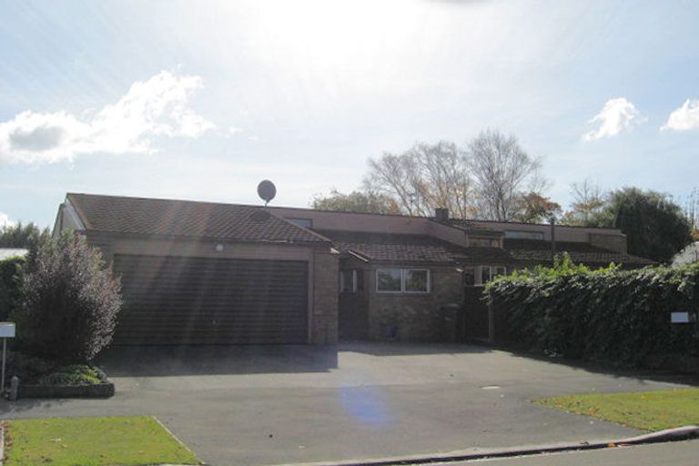 Photo of property in 10 Rutherglen Avenue, Ilam, Christchurch, 8041