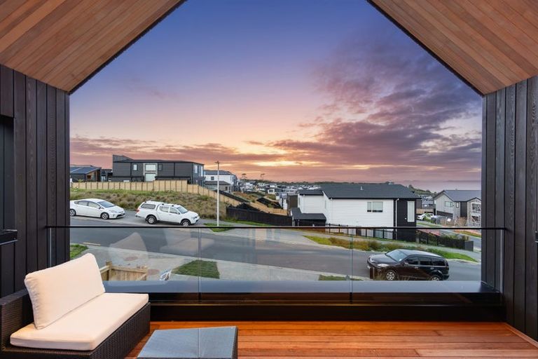 Photo of property in 53 Kumukumu Road, Long Bay, Auckland, 0630