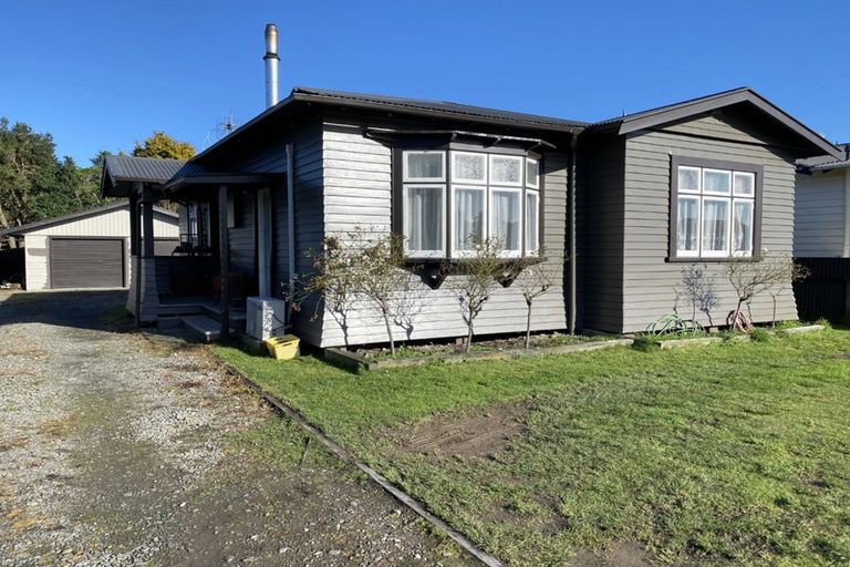 Photo of property in 12 Lyndhurst Street, Takaro, Palmerston North, 4412