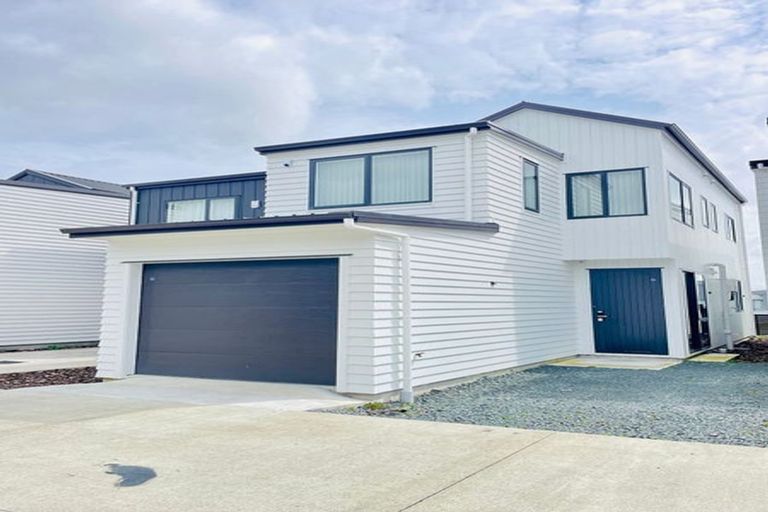Photo of property in 28 Parahau Road, Papakura, 2110