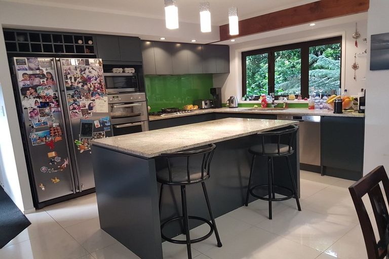 Photo of property in 2/10 Tiri View Place, Waiake, Auckland, 0630