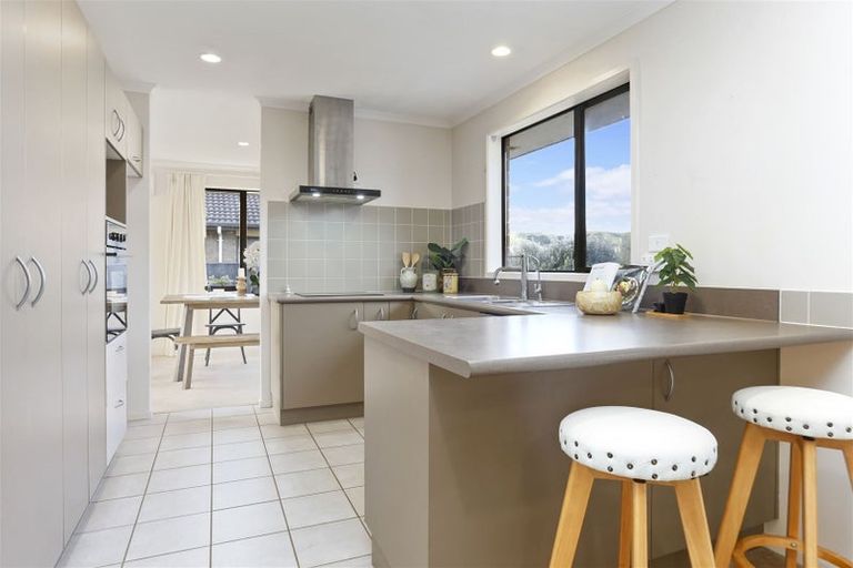 Photo of property in 35 Cabeleigh Drive, Helensville, 0800