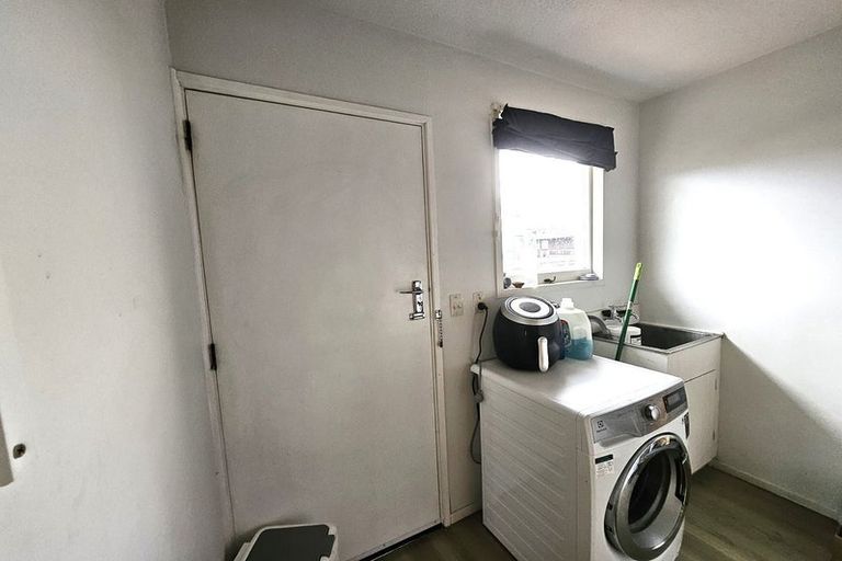 Photo of property in 1/203 Main North Road, Redwood, Christchurch, 8051