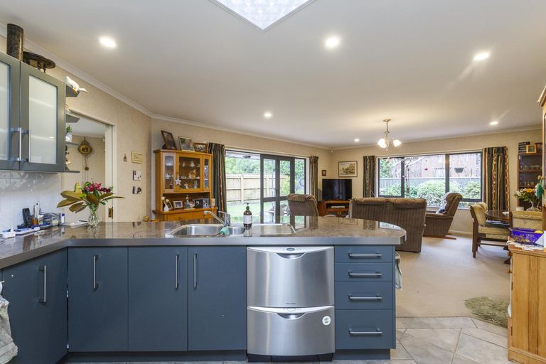 Photo of property in 5 Pastoral Lane, Hokowhitu, Palmerston North, 4410