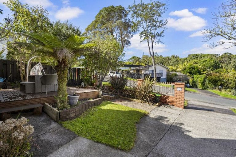 Photo of property in 2/19 Simon Ellice Drive, Bayview, Auckland, 0629