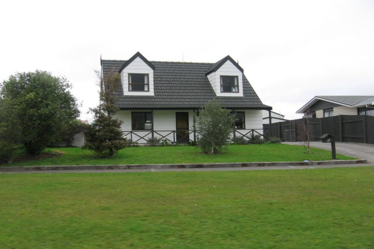 Photo of property in 46 Rhodes Drive, Kelvin Grove, Palmerston North, 4414