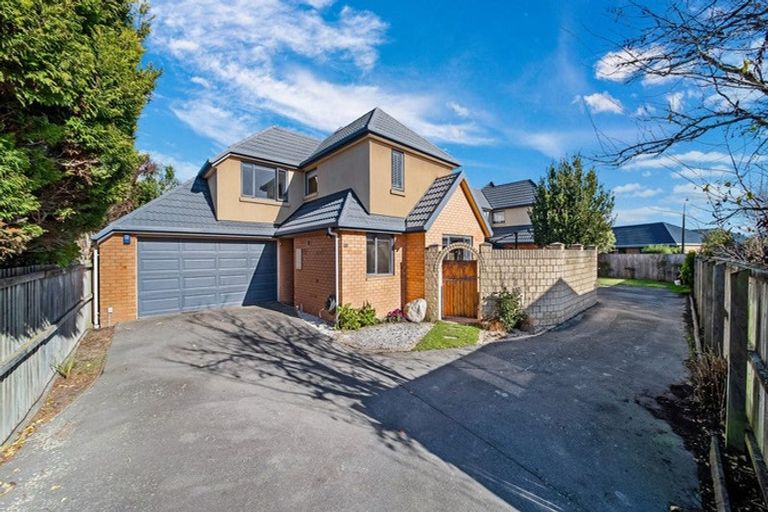 Photo of property in 32a Berkshire Drive, Avonhead, Christchurch, 8042