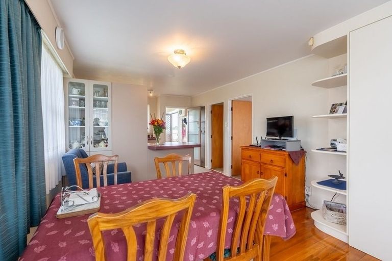 Photo of property in 11 Raglan Street, Mangere East, Auckland, 2024