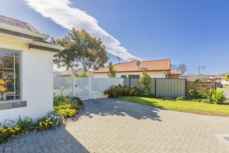 Photo of property in 12 Flemington Place, Taradale, Napier, 4112