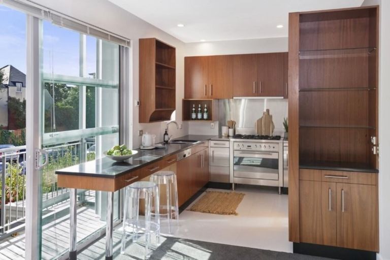 Photo of property in Braemar Apartments, 2/2 Cranmer Square, Christchurch Central, Christchurch, 8013