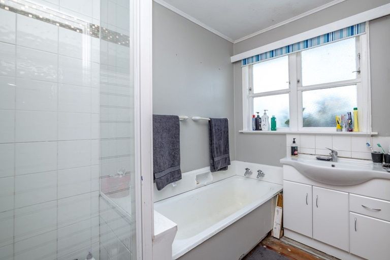 Photo of property in 2 Wavell Crescent, Lansdowne, Masterton, 5810