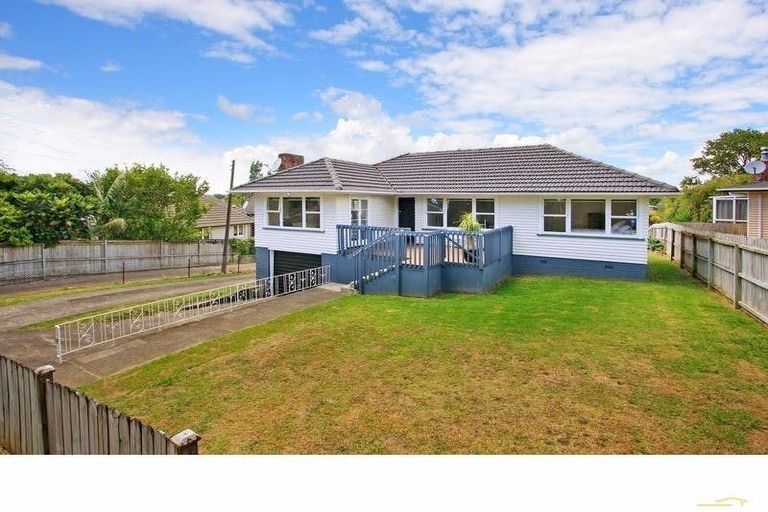 Photo of property in 9 Trelawn Place, Cockle Bay, Auckland, 2014
