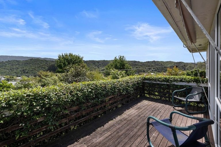 Photo of property in 77 Milton Terrace, Picton, 7220