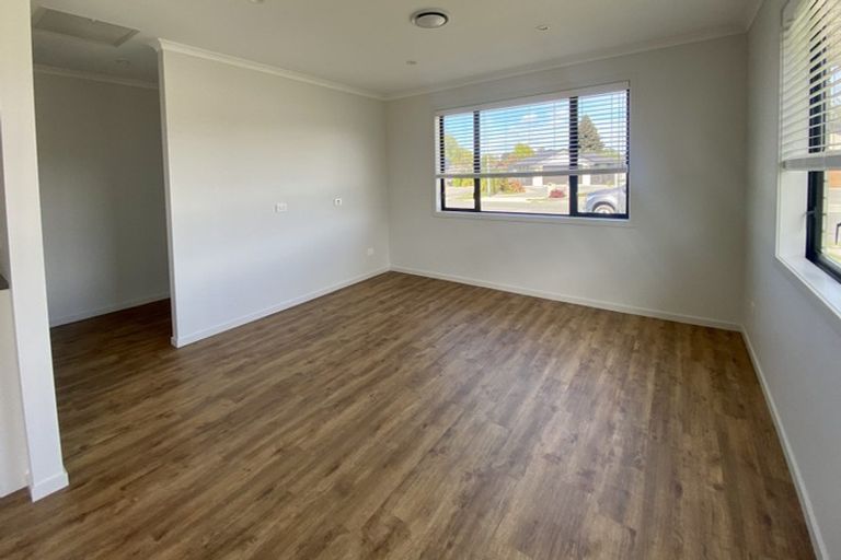 Photo of property in 16 Austin Reid Avenue, Carterton, 5713