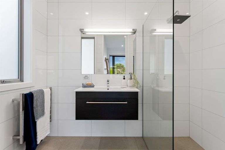 Photo of property in 39 Paraoa Crescent, Omaha, 0986