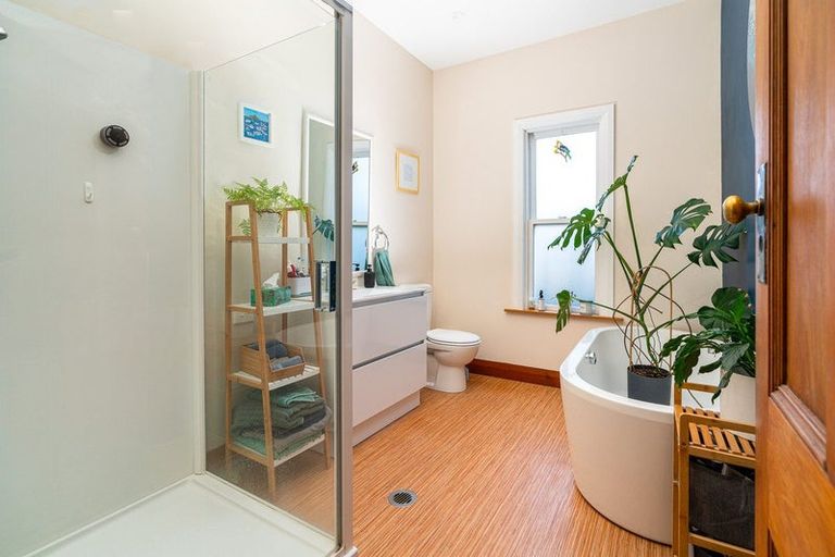 Photo of property in 187 Queens Drive, Lyall Bay, Wellington, 6022