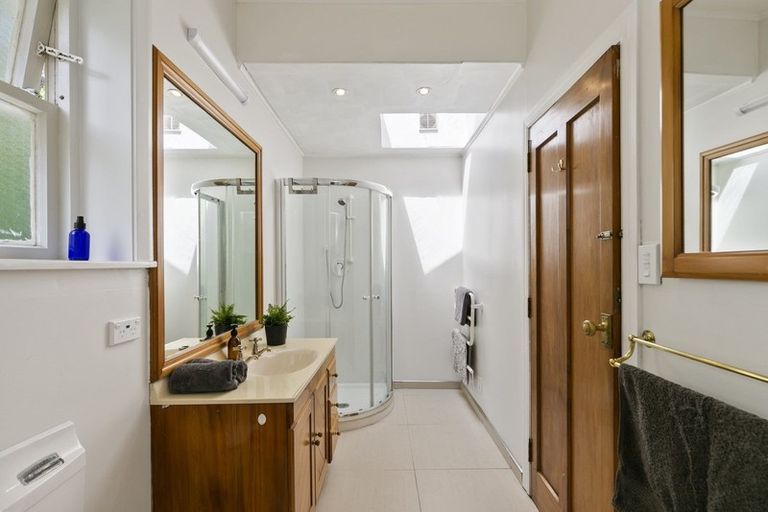 Photo of property in 10 Sydenham Street, Northland, Wellington, 6012