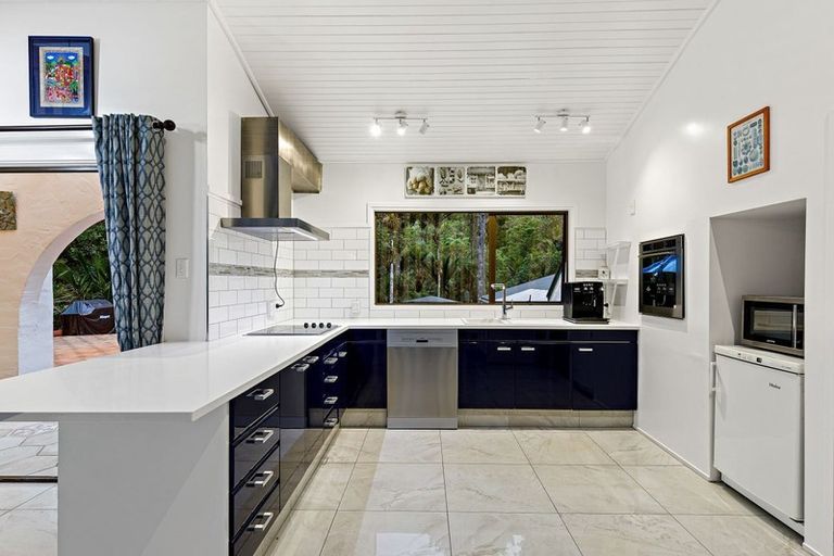 Photo of property in 719 Scenic Drive, Henderson Valley, Auckland, 0612