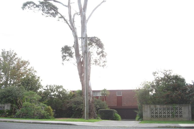 Photo of property in 124 Bleakhouse Road, Mellons Bay, Auckland, 2014