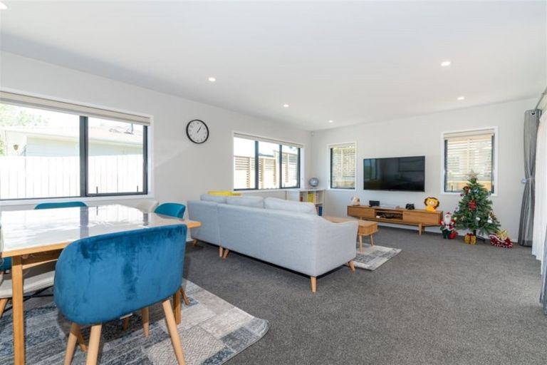 Photo of property in 57a Hepburn Road, Glendene, Auckland, 0602
