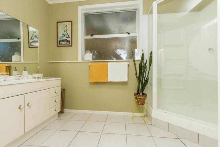 Photo of property in 14 Nigel Road, Browns Bay, Auckland, 0630