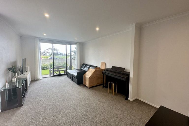 Photo of property in 28 Te Oneroa Way, Long Bay, Auckland, 0630