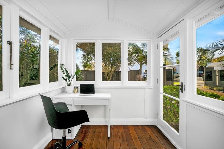 Photo of property in 22 Wright Road, Point Chevalier, Auckland, 1022