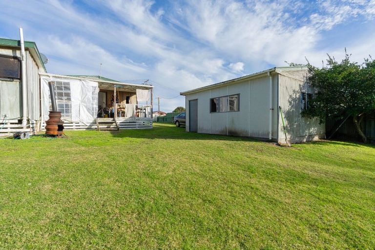 Photo of property in 9 Hennessy Street West, Foxton Beach, Foxton, 4815
